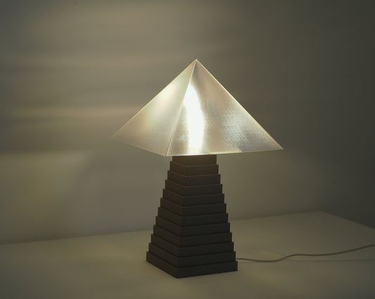 Pyramide Lamp