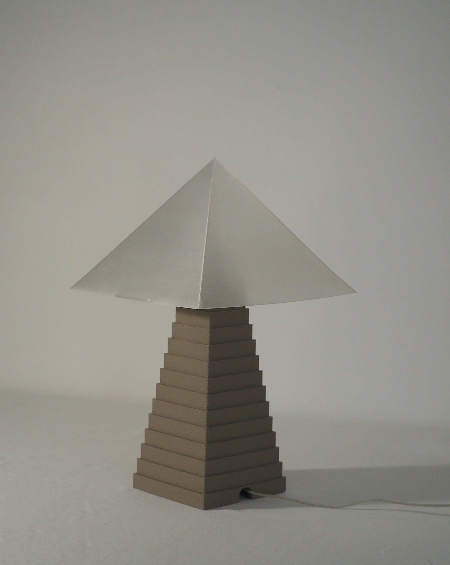 Pyramide Lamp