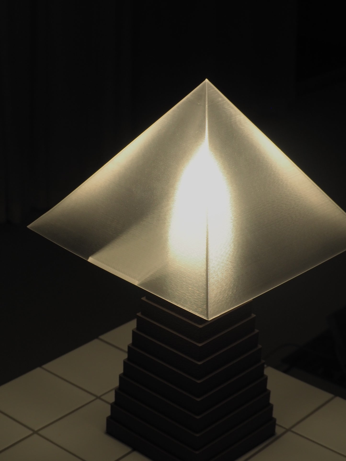 Pyramide Lamp