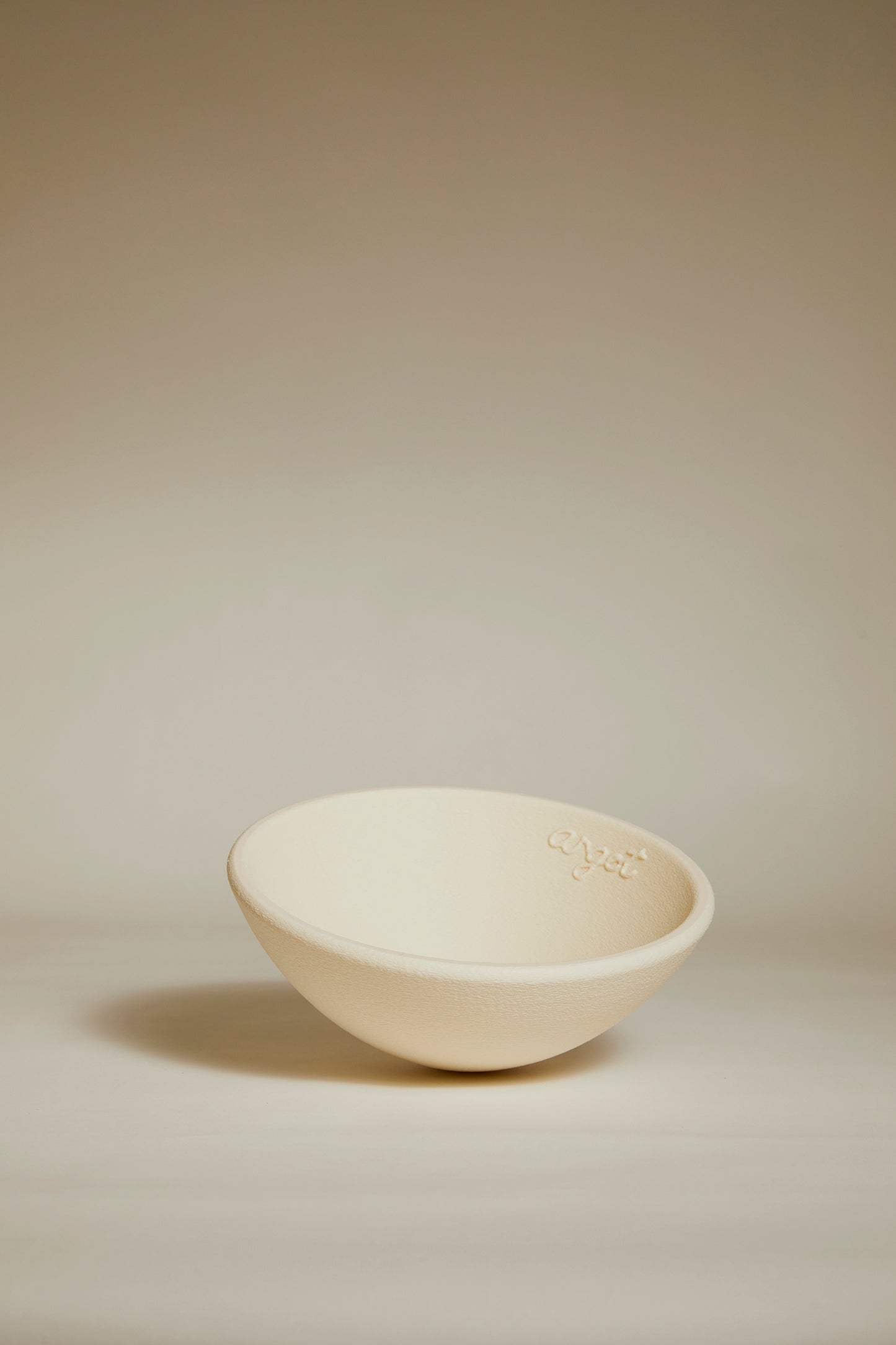Round decorative bowl